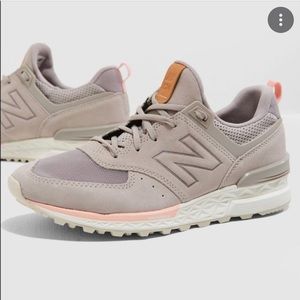 New balance tennis shoes.